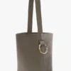 Dia-bucketbag i pebblegrått skinn