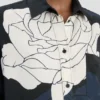 Pyjamaskjorte i mørk marineblå blomstertrykk
