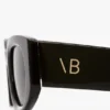 Solbriller med monogramdetaljer i svart