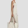 The Victoria tote bag large i elfenbensfarget lerret