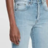 Victoria-jeans i lyseblå vask